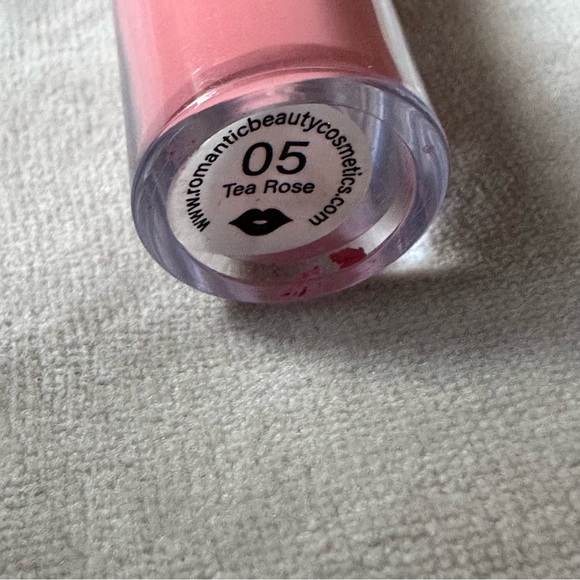 Romantic Beauty Lip Gloss 05 Tea Rose Br New Sealed - Picture 4 of 4